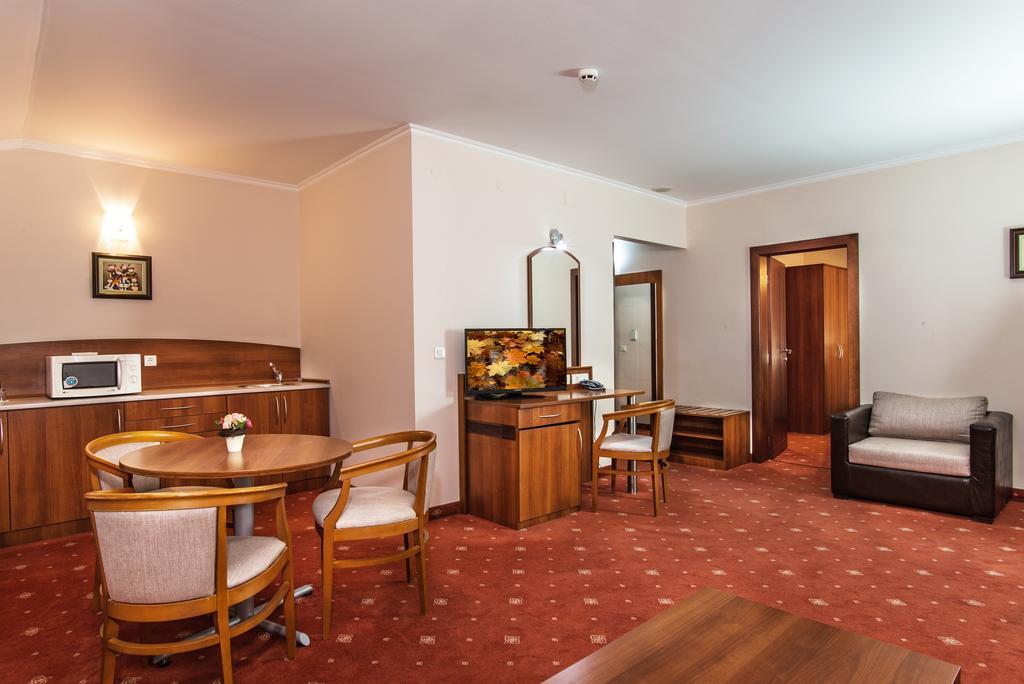 Hotel Izvor Starozagorski Bani Exteriör bild