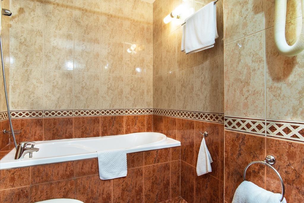 Hotel Izvor Starozagorski Bani Exteriör bild