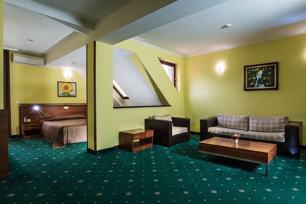 Hotel Izvor Starozagorski Bani Exteriör bild