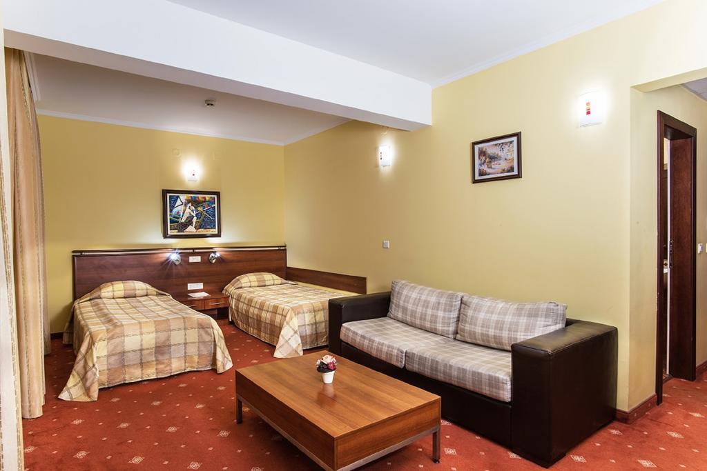 Hotel Izvor Starozagorski Bani Exteriör bild