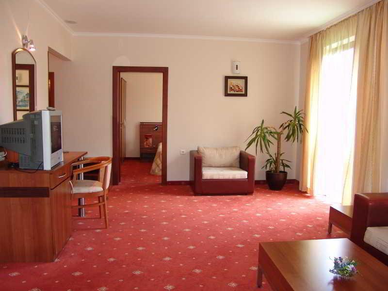 Hotel Izvor Starozagorski Bani Exteriör bild